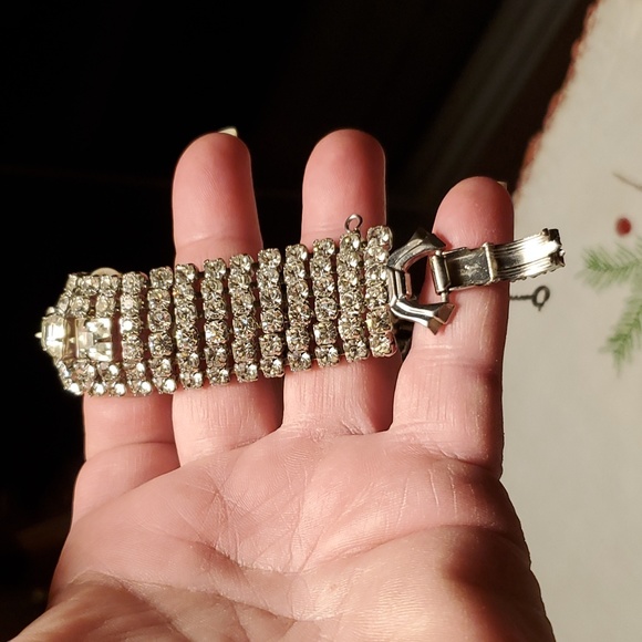 Weiss Rhinstone Bracelet - Picture 9 of 9